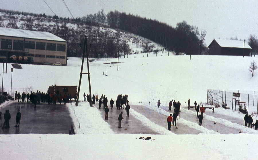 1977 10 Eisbahnen